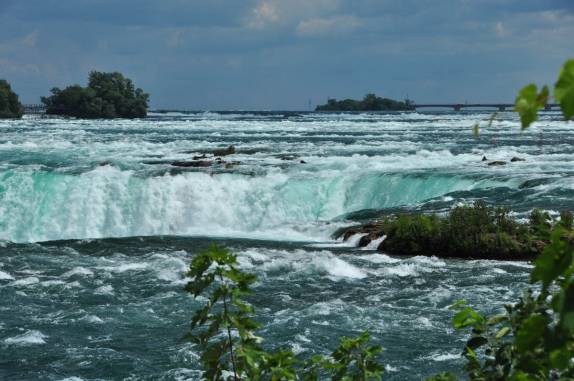 As impressionantes cataratas de Niagara, em Niagara Falls, na fronteira do Canadá e Estados Unidos